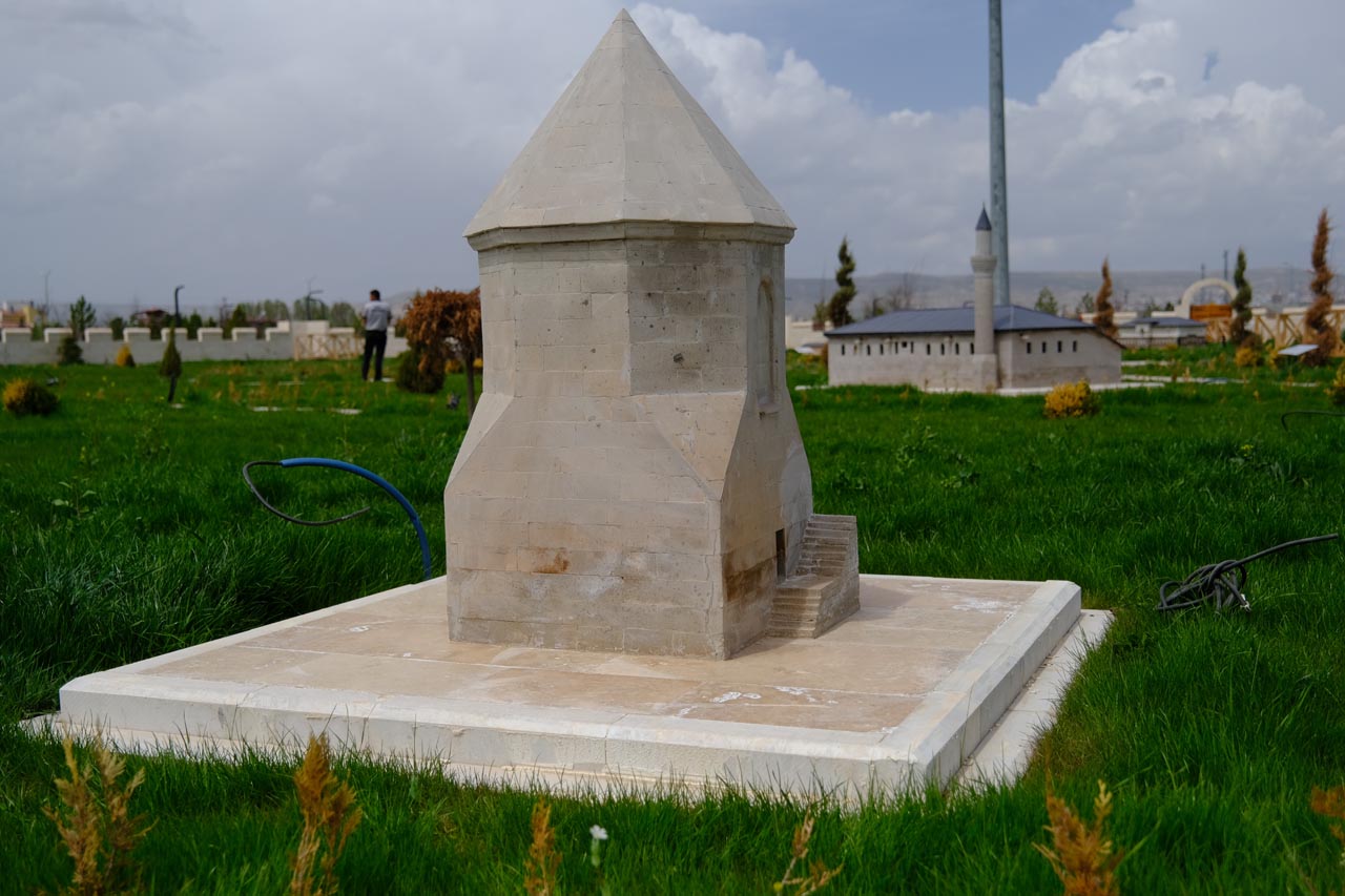 Ahî Emir Ahmed Kümbeti