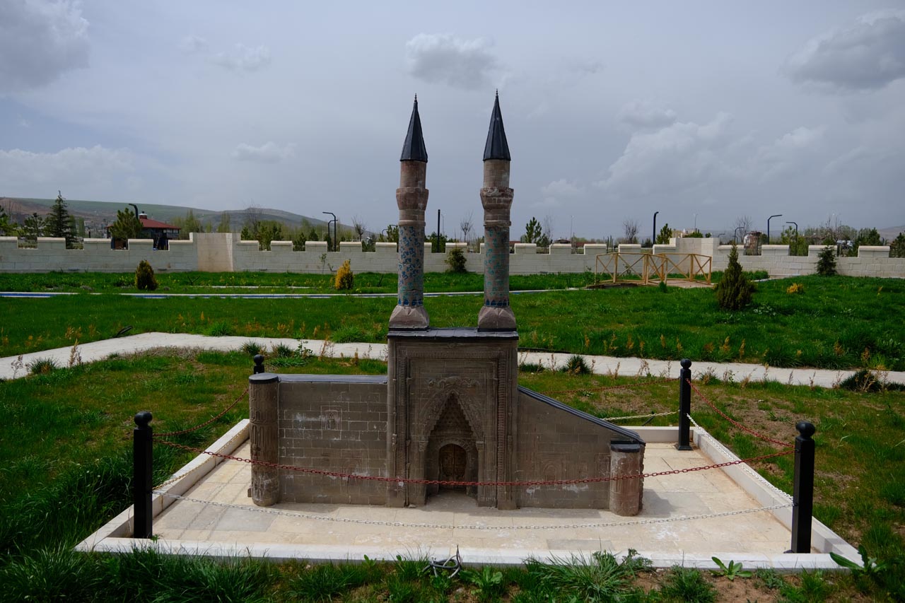 Çifte Minareli Medrese